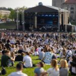 Rekomendacijos gyventojams: ką daryti gavus perspėjimą apie oro pavojų masinių renginių metu atvirose erdvėse